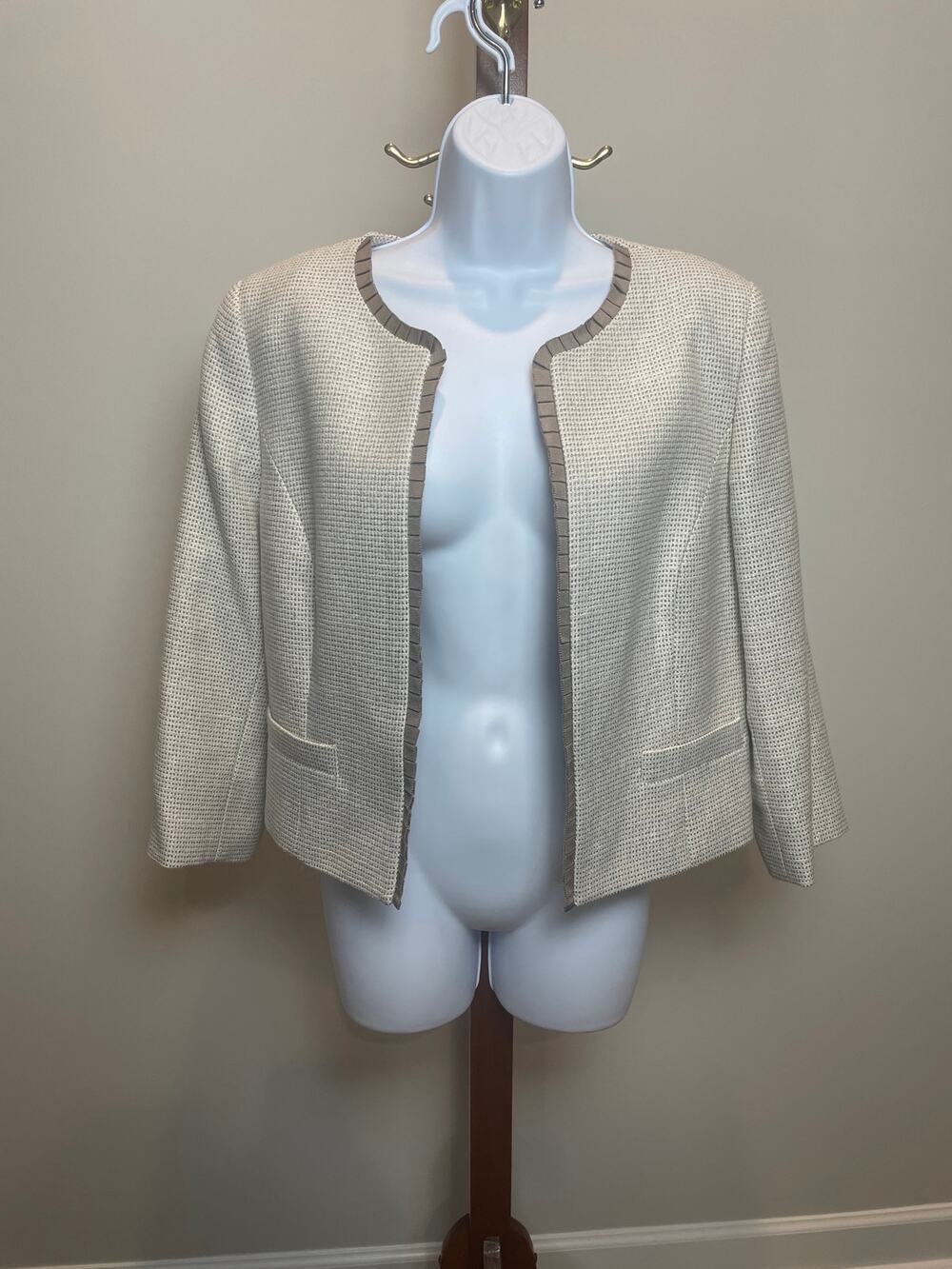 Antonio Melani Sz 10 Open Front Blazer Cream & Tan Cotton Linen Blend Collarless